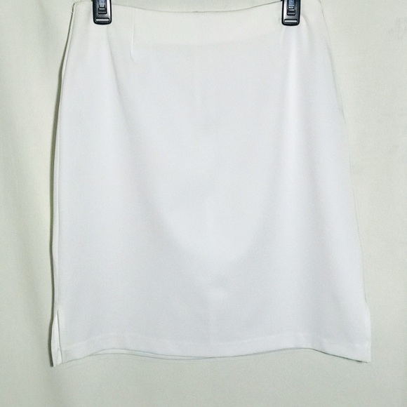 Women’s 2 piece suit..Jacket & Skirt..Winter White..missing tags. Size 10 - Picture 5 of 5